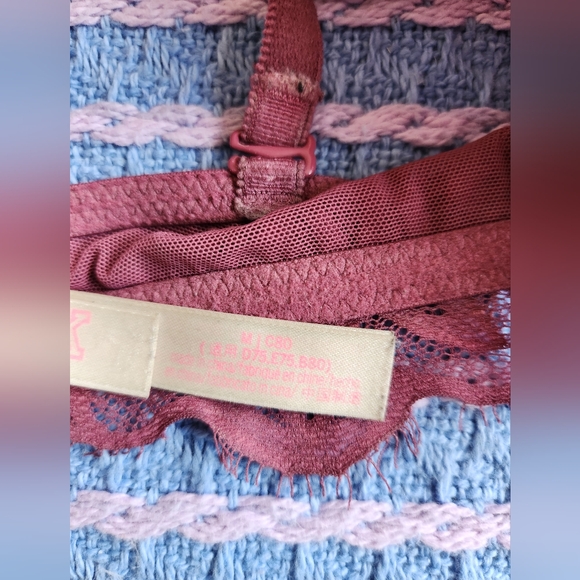 Victoria's Secret Medium Bra - Picture 6 of 6